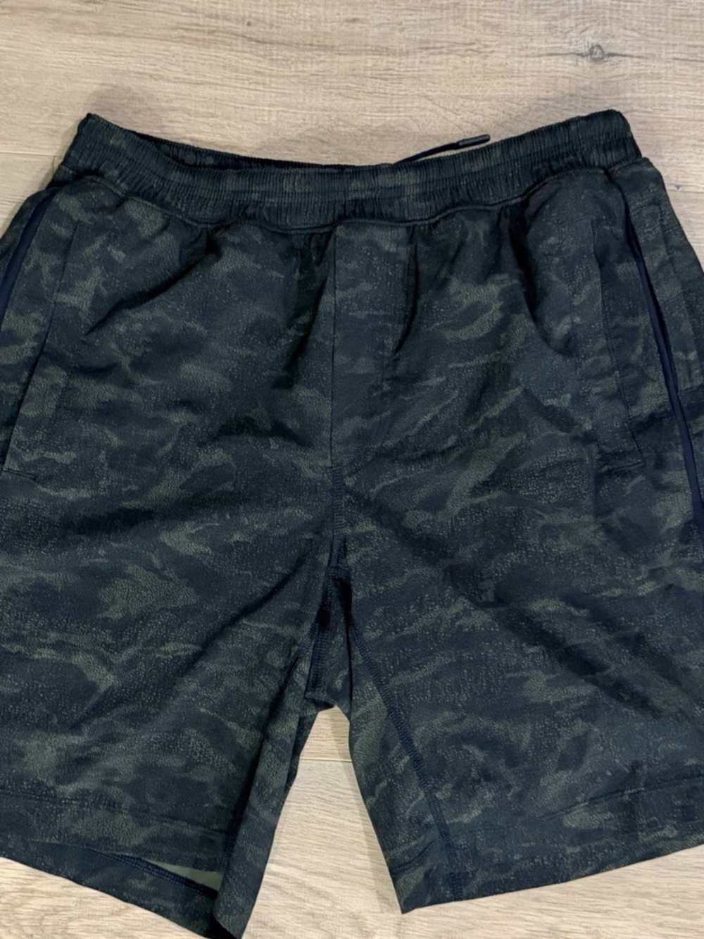 Lululemon Shorts Mens Large Green Camo Pace Breaker Lined 9 Inch Performance